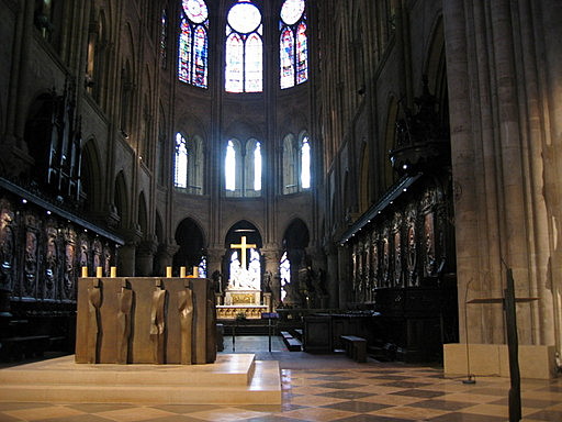 Notre Dame, mahtavan nÃ¤kÃ¶inen katedraali sisÃ¤ltÃ¤