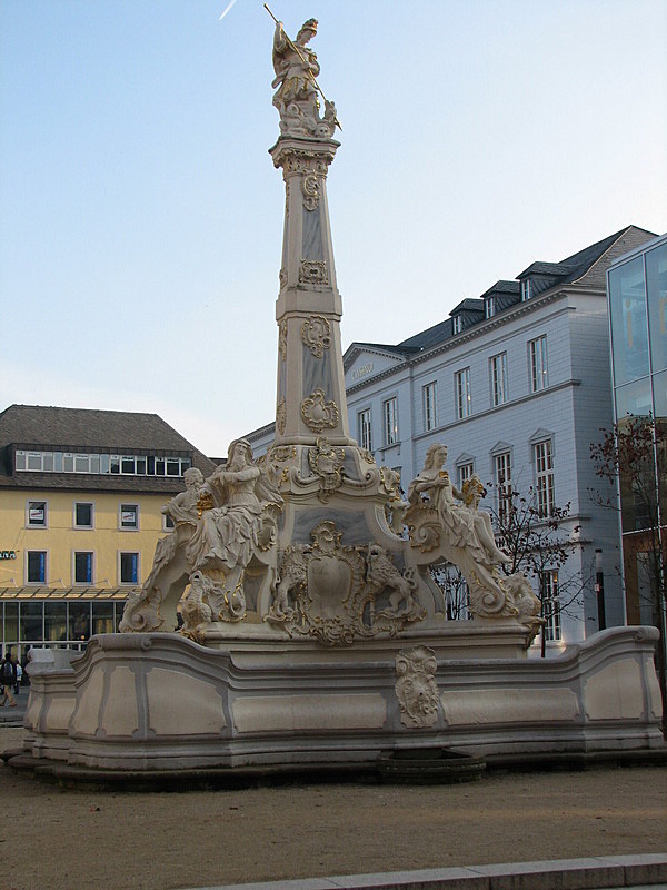 Trierin keskustassa joku monumentti