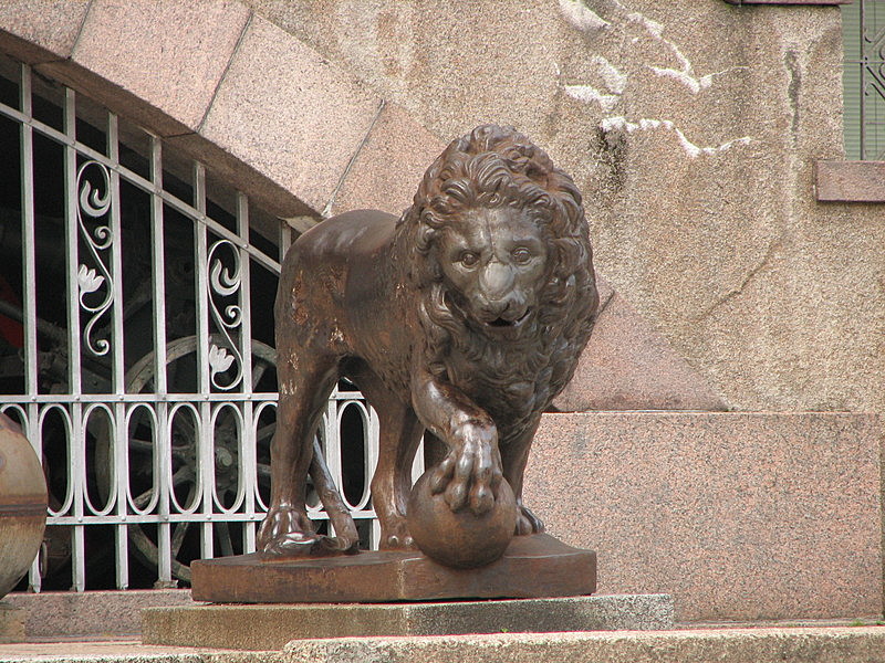 Leijona sotamuseolla